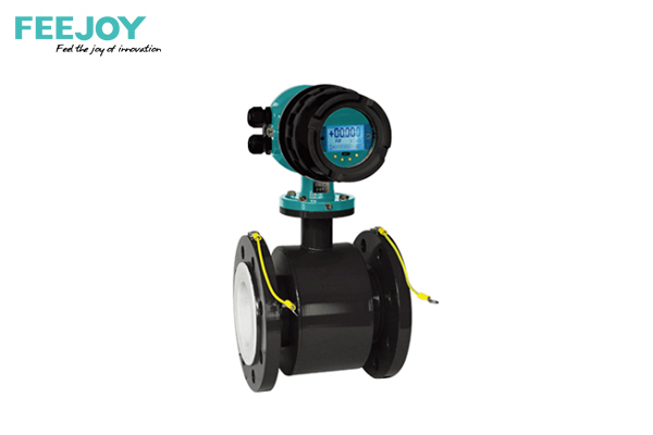 电磁流量计在测量高导电性液体时的精度如何？